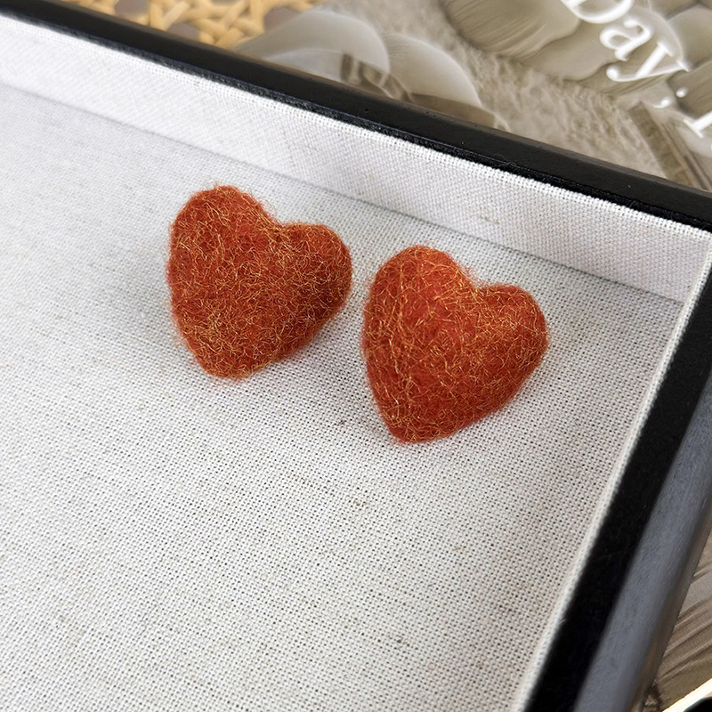 플러시 하트 귀걸이