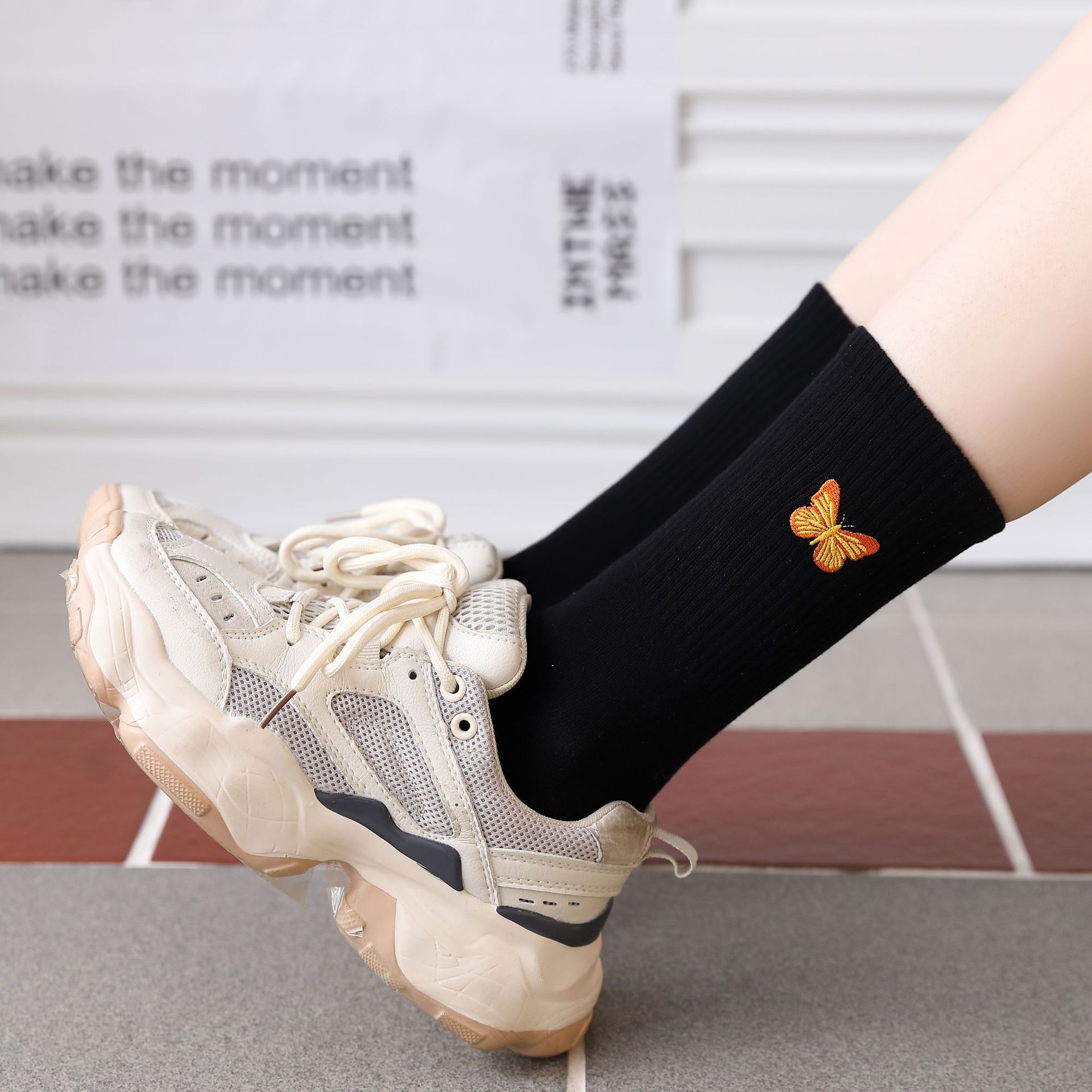 Meias de Algodão com Bordado de Borboleta