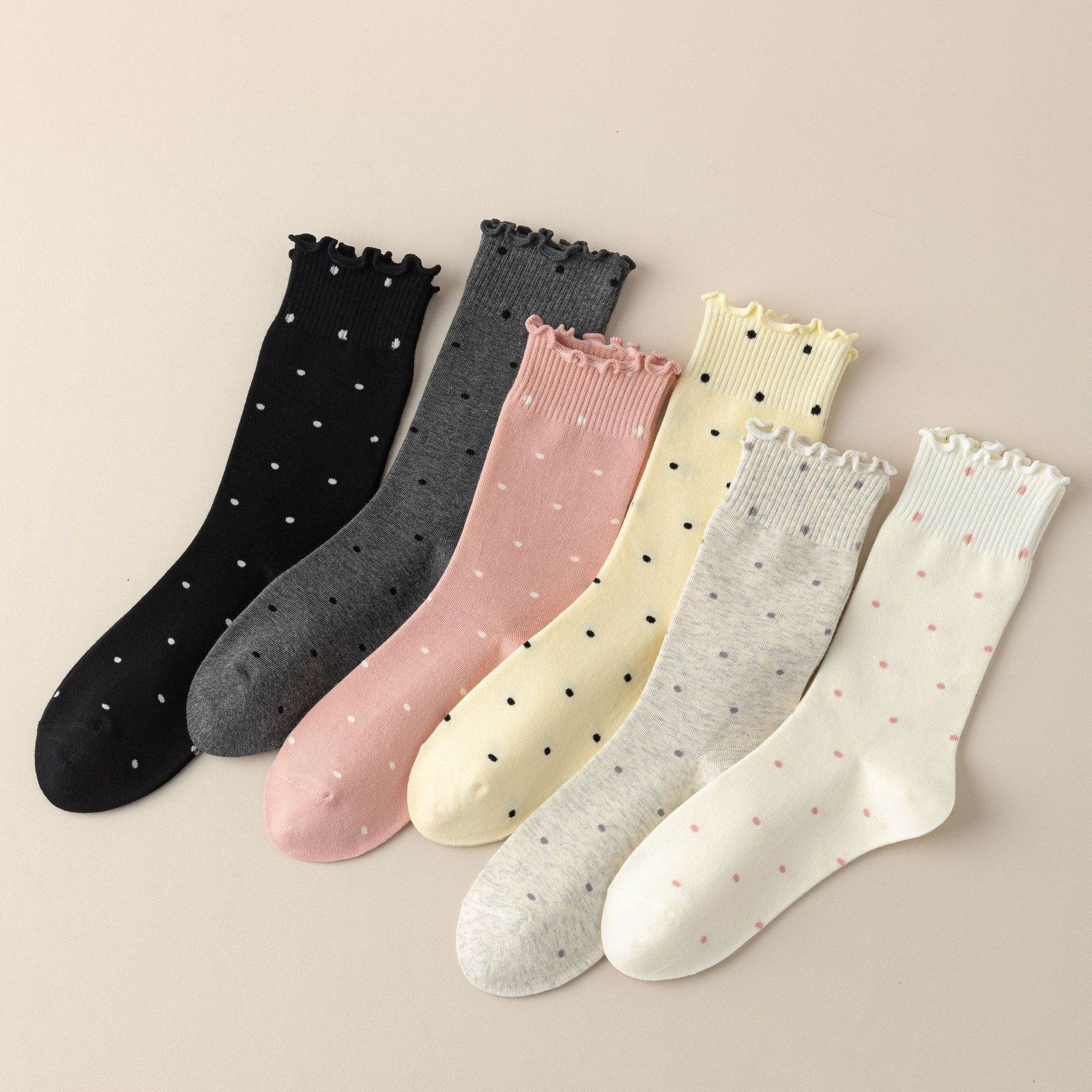 Meias com babados respiráveis