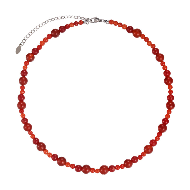 قلادة خرز حمراء