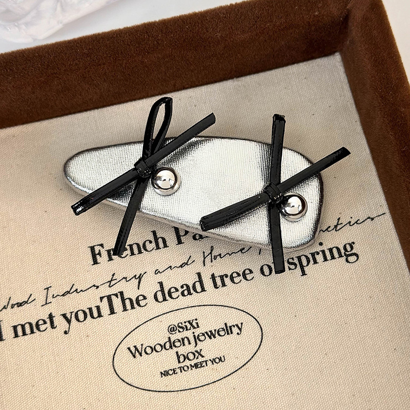 Barrette à Cheveux en Cuir avec Noeud