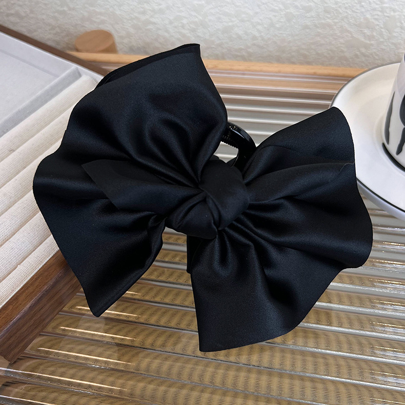 Agrafă de Păr Shark cu Aplică Mare din Satin