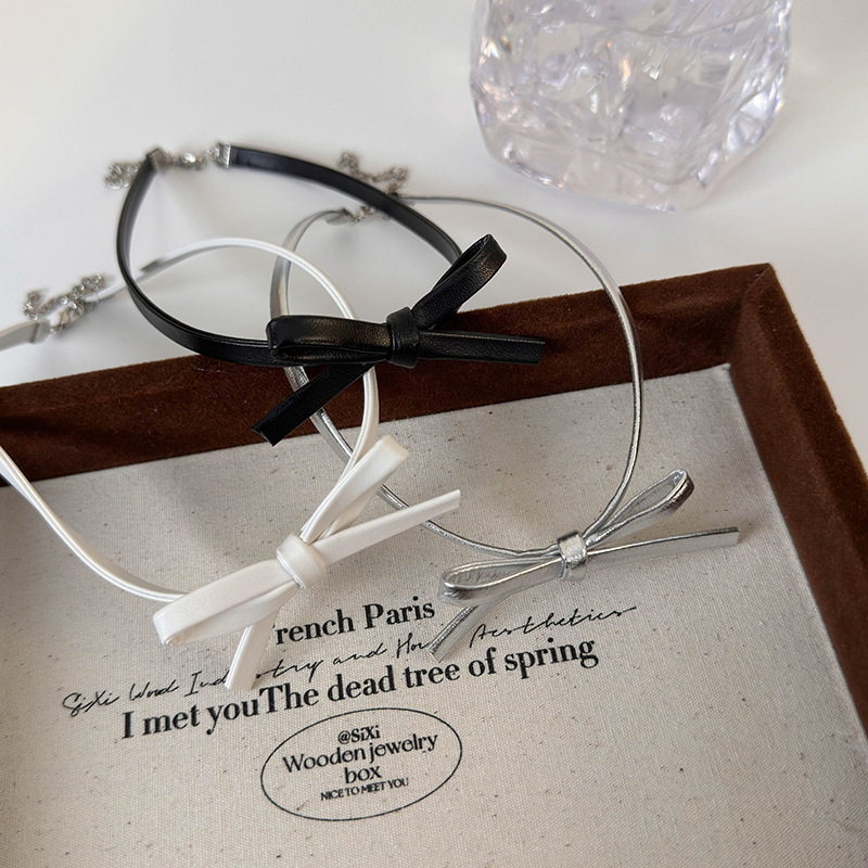 Шкіряний чокер з бантом