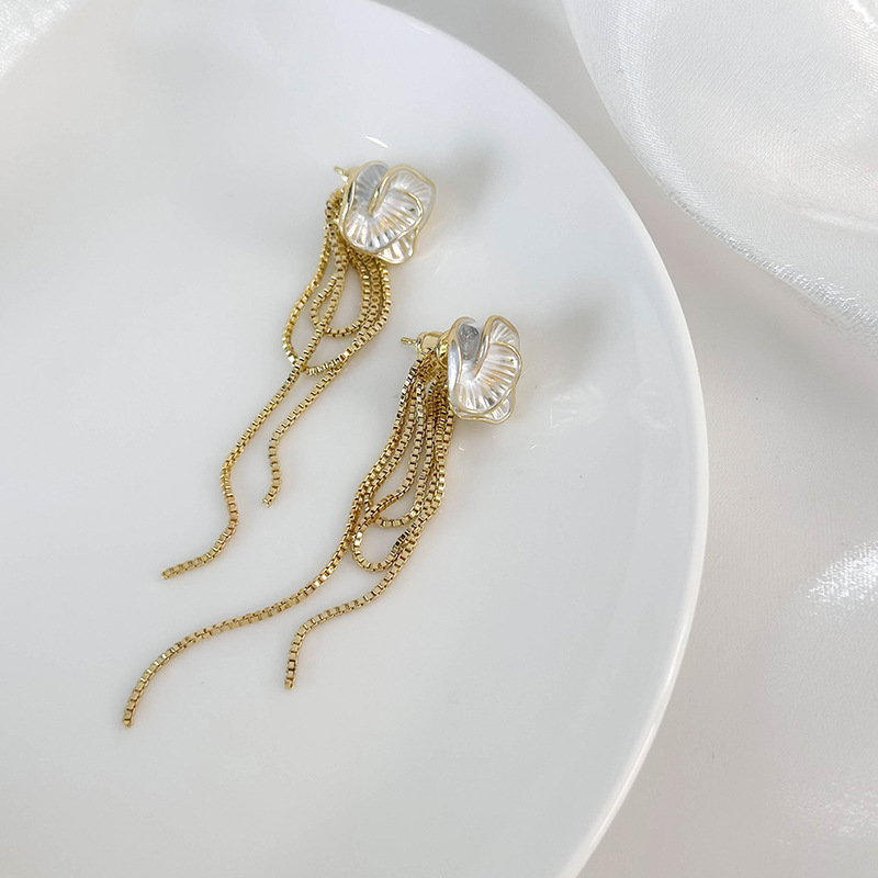 Orecchini con Nappe Camelia Francese