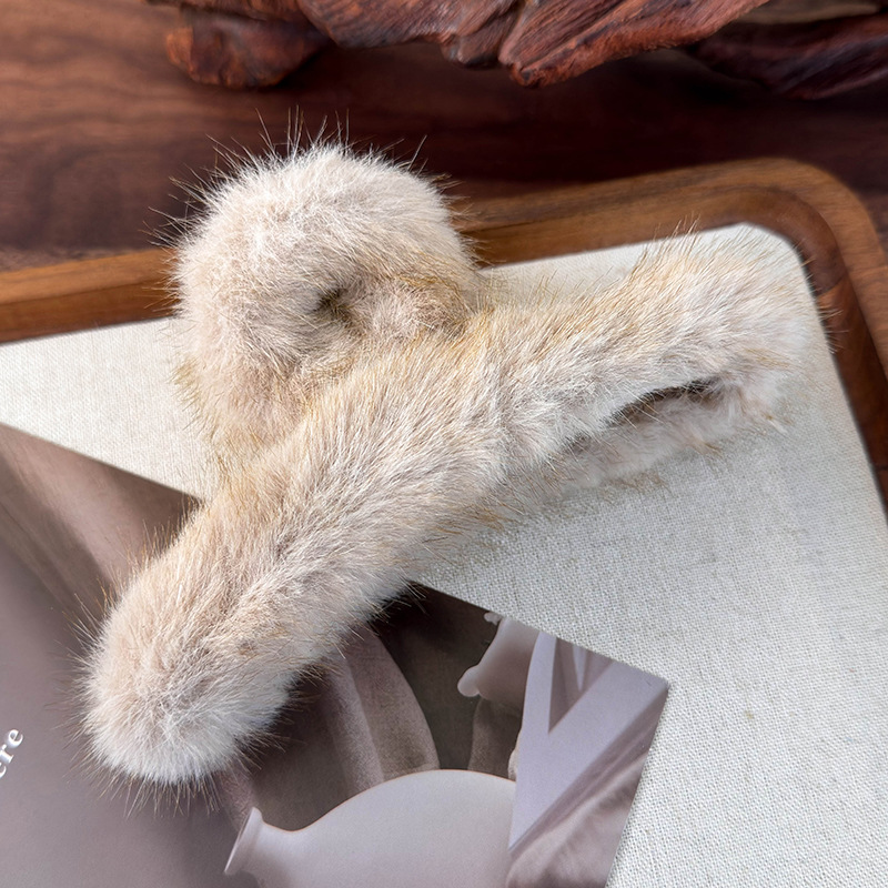 Pluszowy Spinacz do Włosów w Odcieniach Karmelu