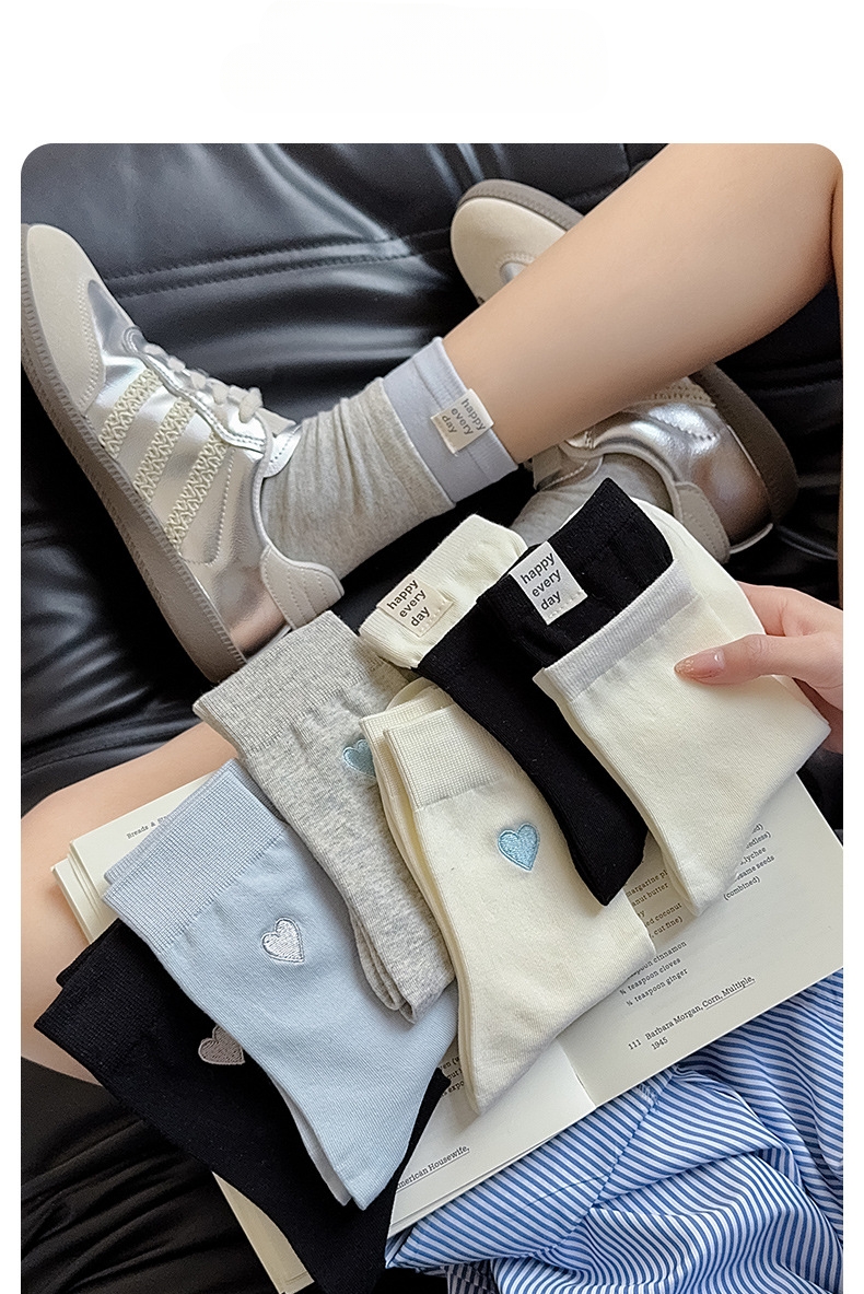 Meias Tornozelo com Coração Bordado