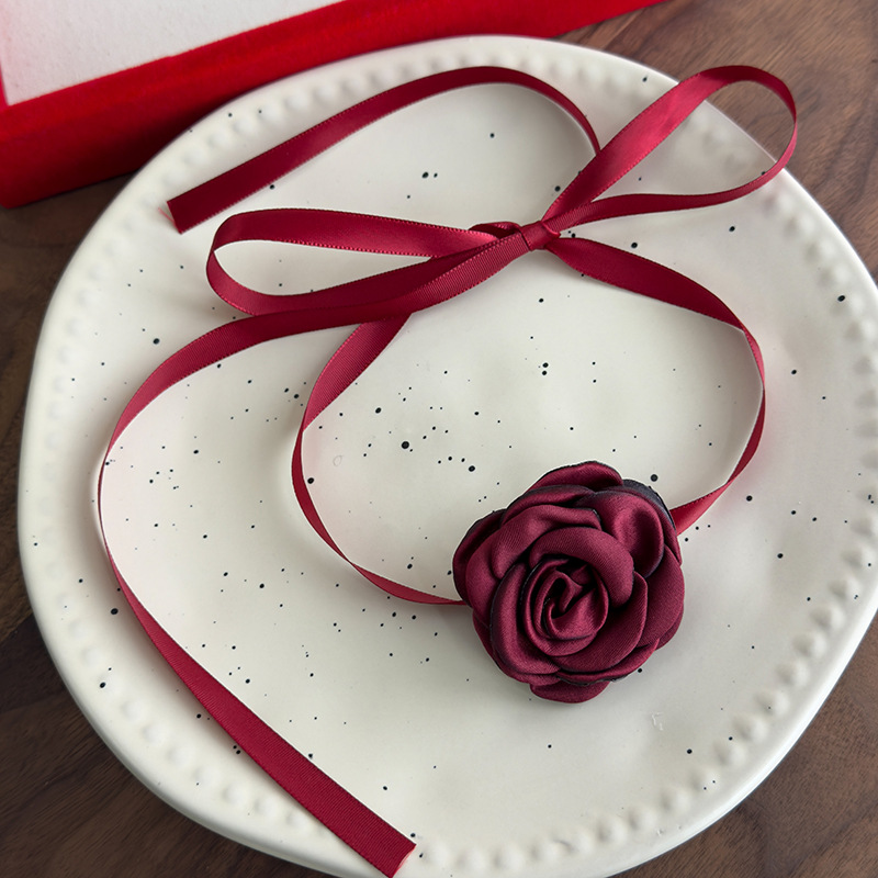 Gargantilha com Flor