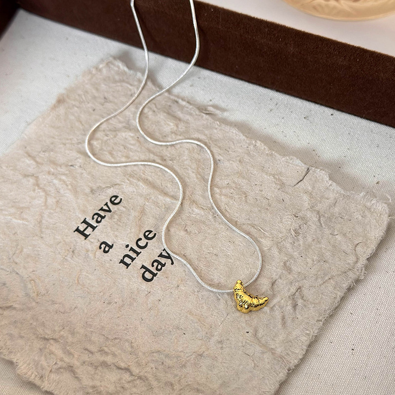 Геометричне намисто двох кольорів