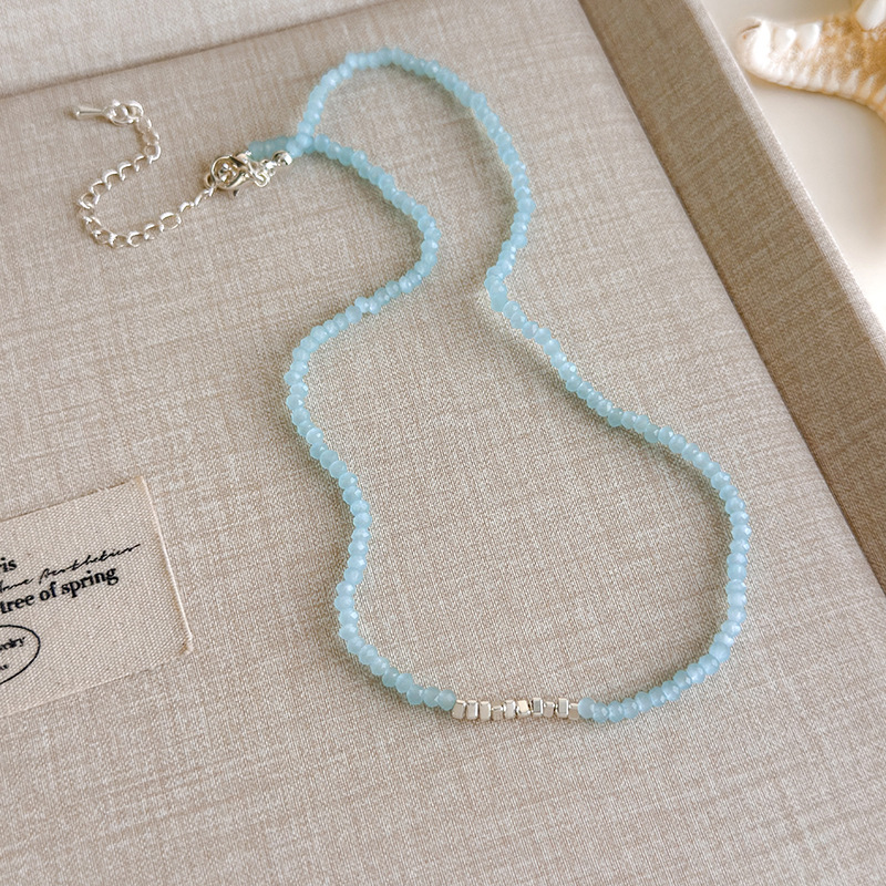 Блакитне намисто з мушлями та намистинами