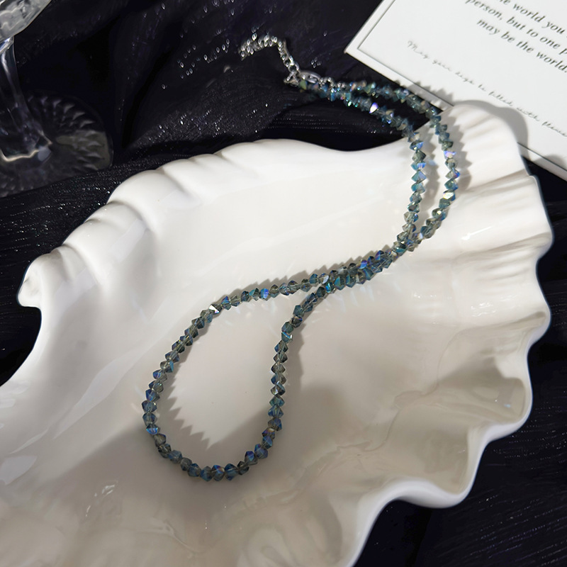 Colar de Cristal Triangular Geométrico