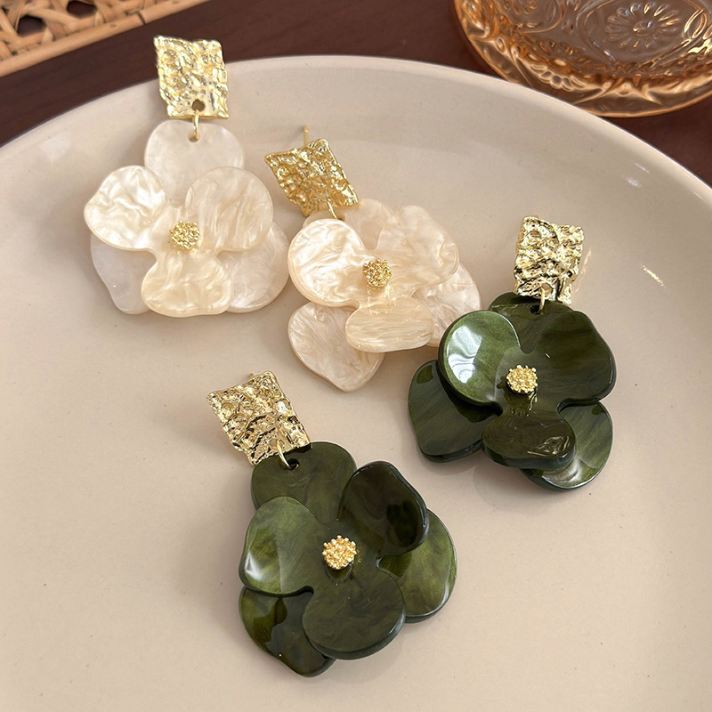 أقراط مزهرة كلاسيكية