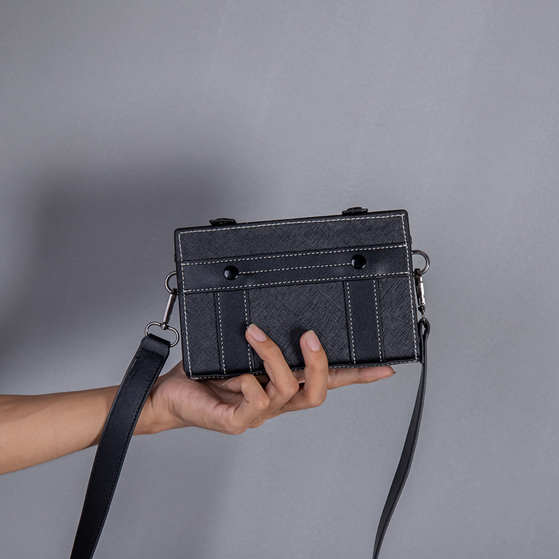 حقيبة كروس بادي رجالية