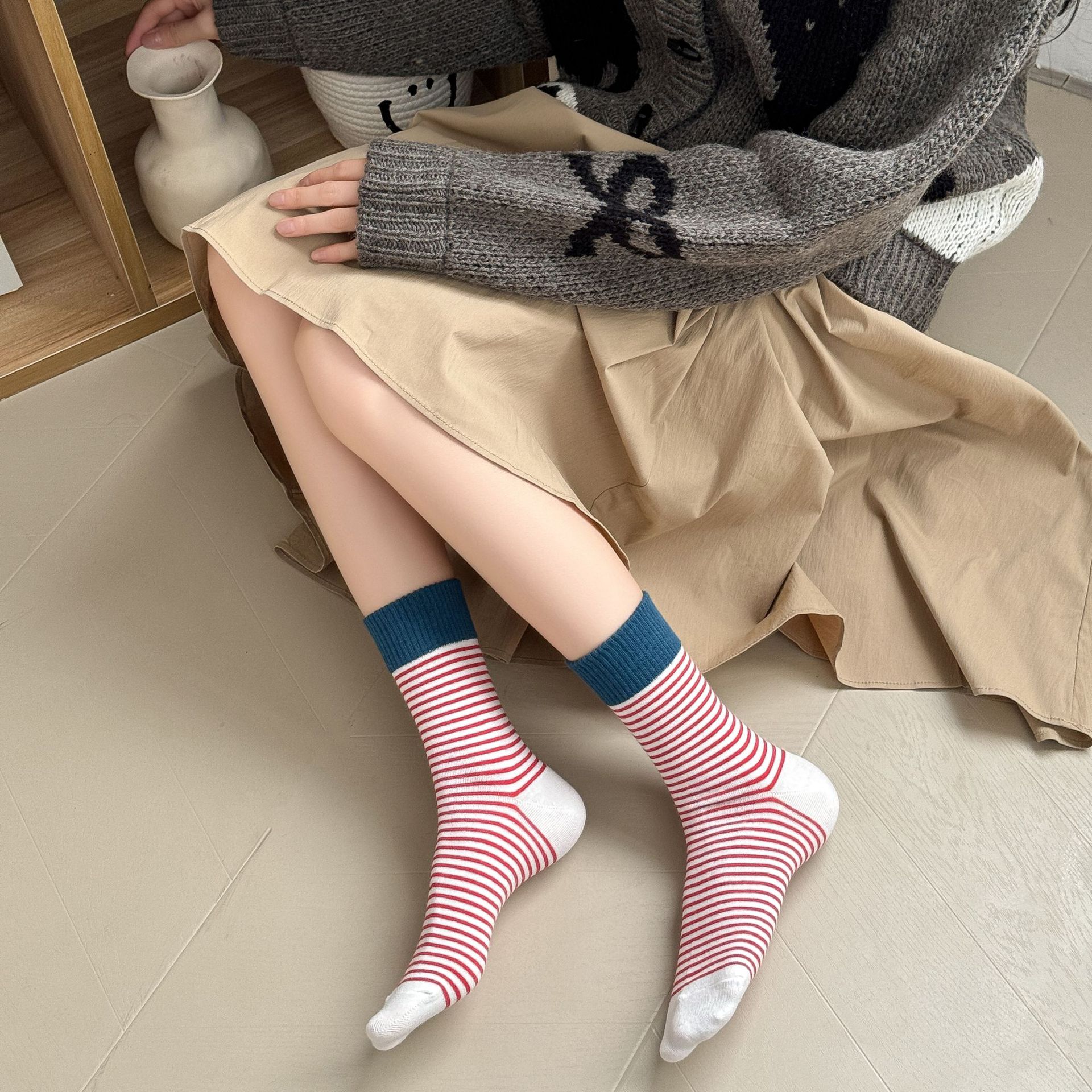 Meias Mid-Calf com Bloco de Cor