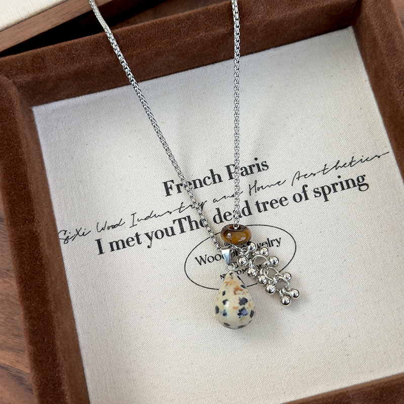 Намисто з Підвіскою у Формі Грона Винограду з Оком Тигра