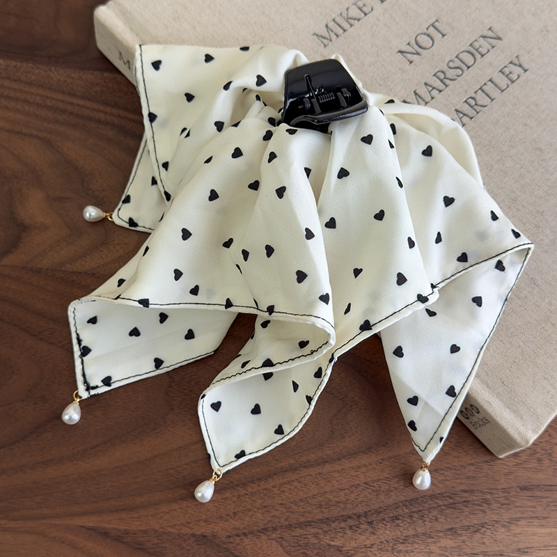 กิ๊บติดผมลายหัวใจและพวงหรีด