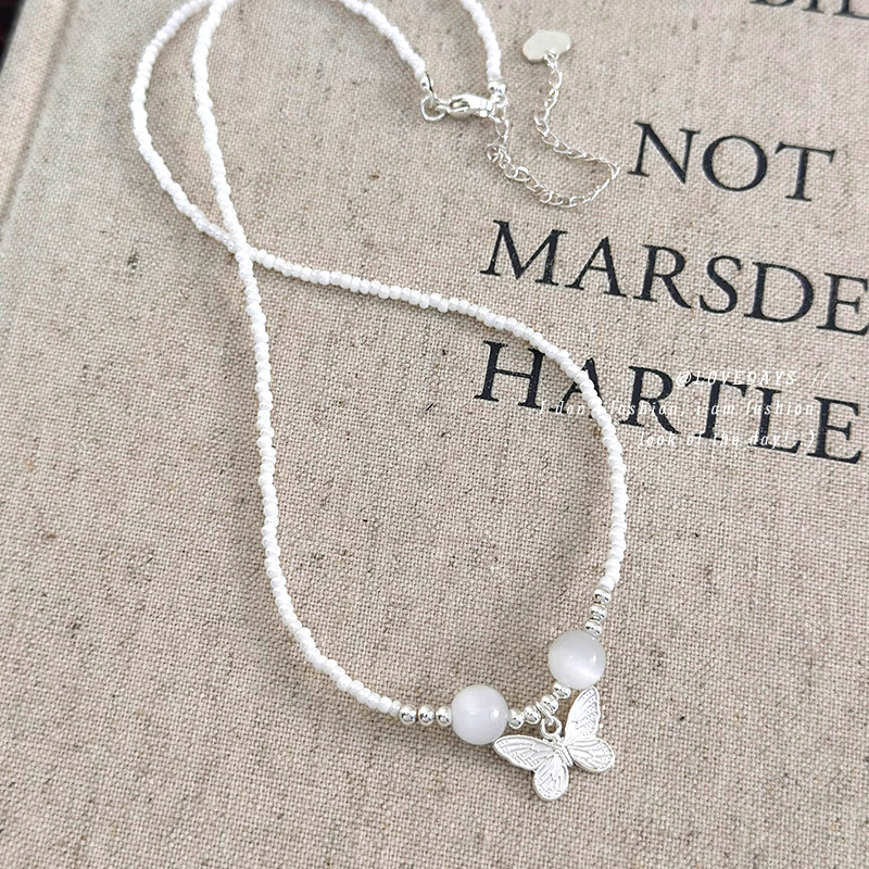 Kalung Kupu-Kupu Manik Putih