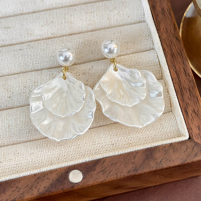 Orecchini con Pendenti a Petali Perlati Strass