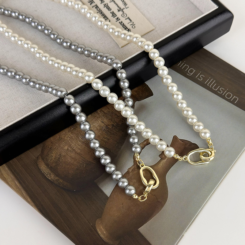 Геометричне намисто з перлинною застібкою