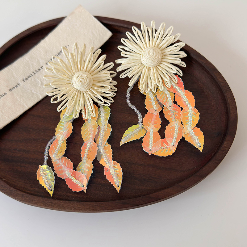 El Yapımı Çiçekli Püskül Küpeler