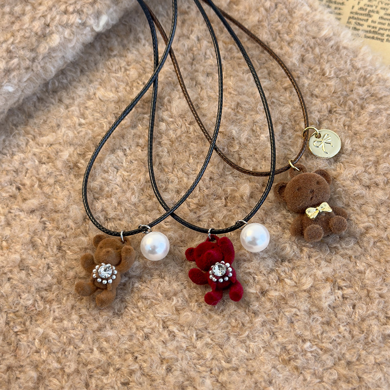 Κολιέ με Φλοκέ Καθήμενο Αρκούδα