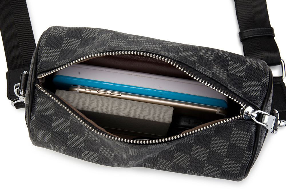 Tas Selempang Pria Motif Kotak-Kotak