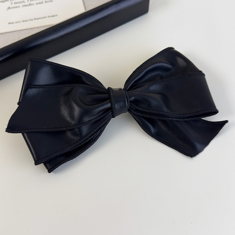 Barrette à Nœud en Cuir