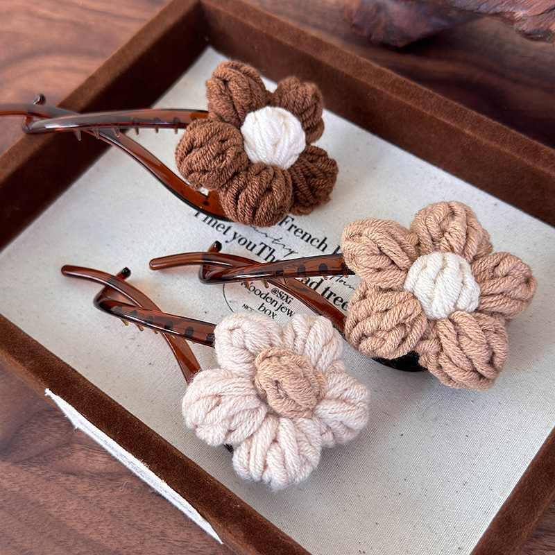 Spinka do Włosów z Włóczkowym Kwiatem