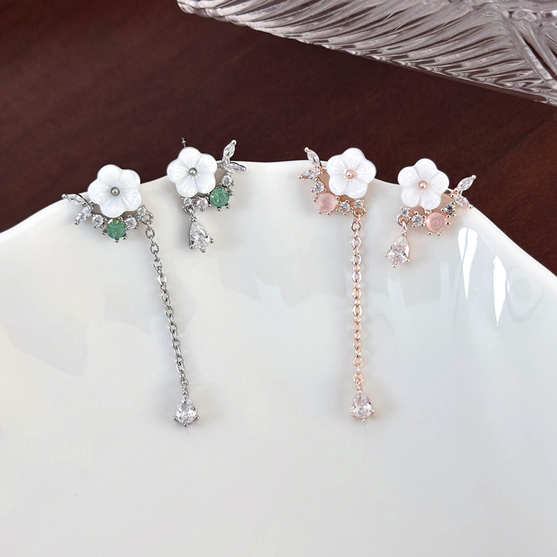 비대칭 쉘과 플로럴 이어링