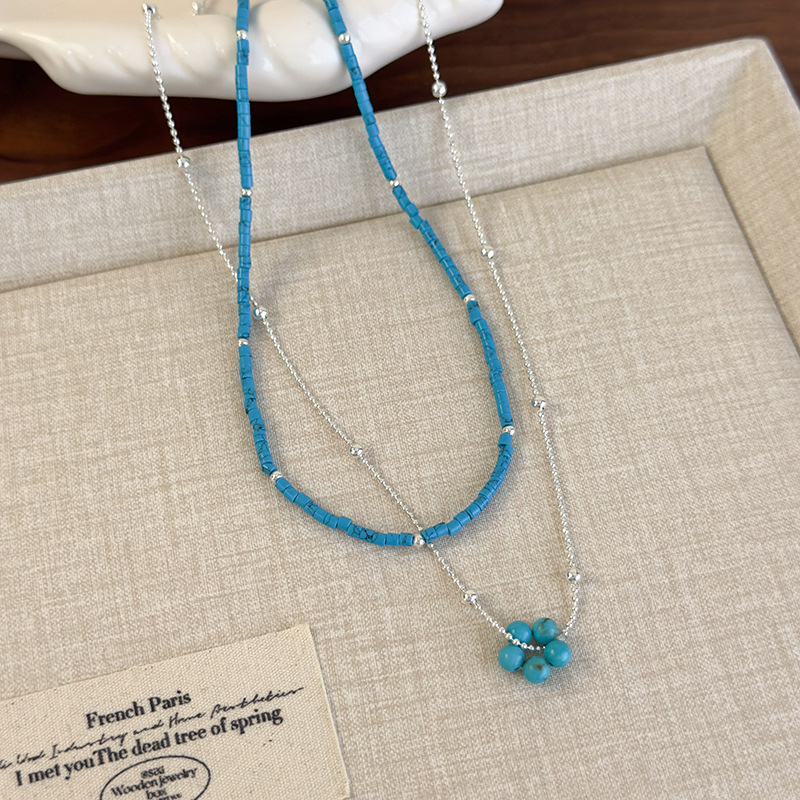 Багатошарове намисто з бісерними квітами та блакитним каменем