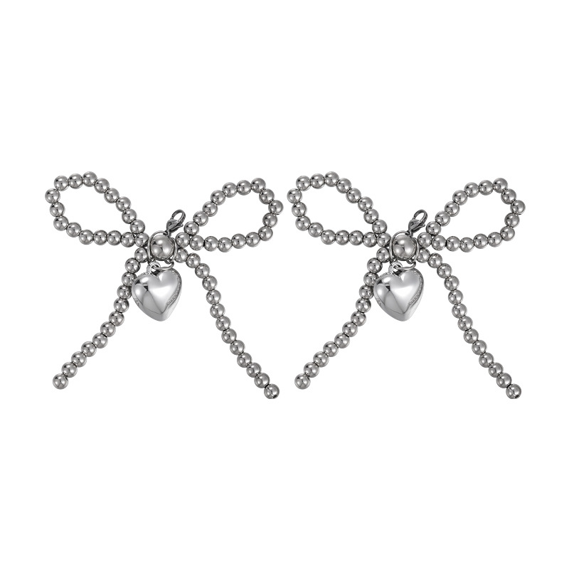 สร้อยแขวนรองเท้าหัวใจโบว์เม็ดเงิน