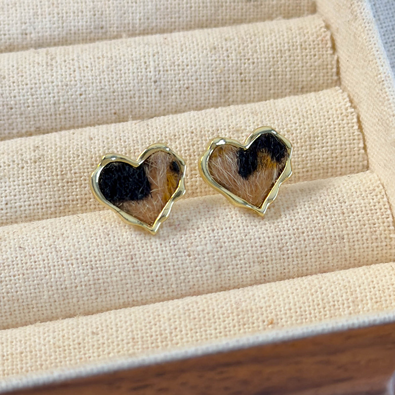 Geometrické Náušnice Srdce s Leopardím Potiskem