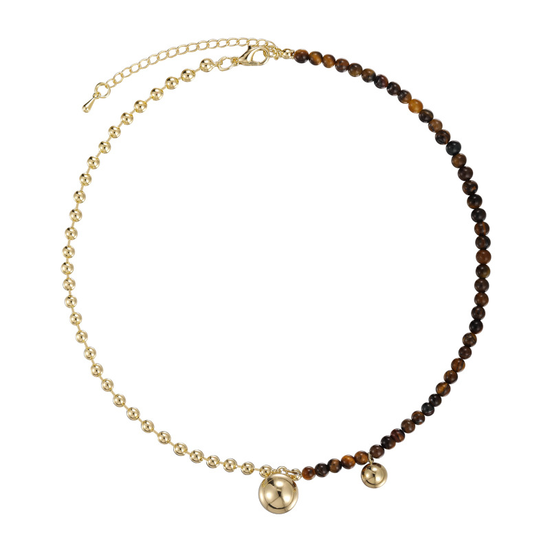 قلادة خرز ثنائية اللون