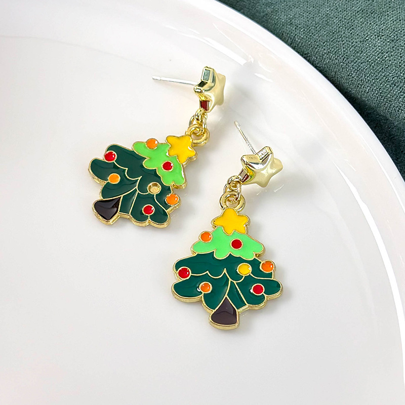 أقراط كريسماس غير متماثلة