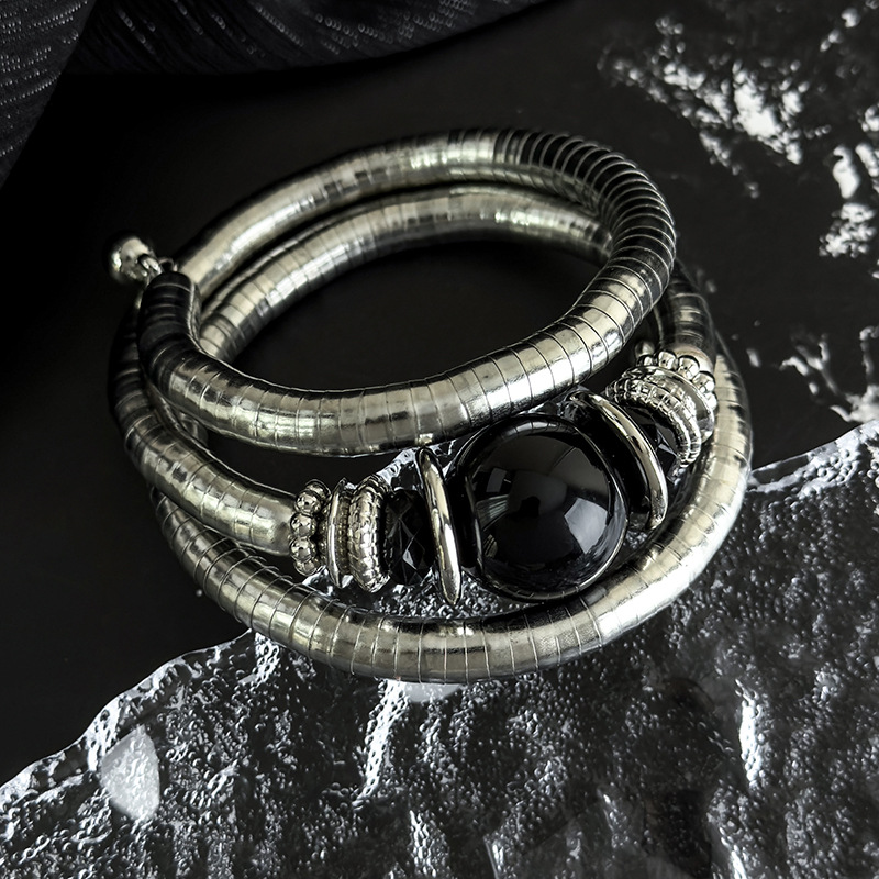 سوار مرن ثلاثي الطبقات بحجر أسود