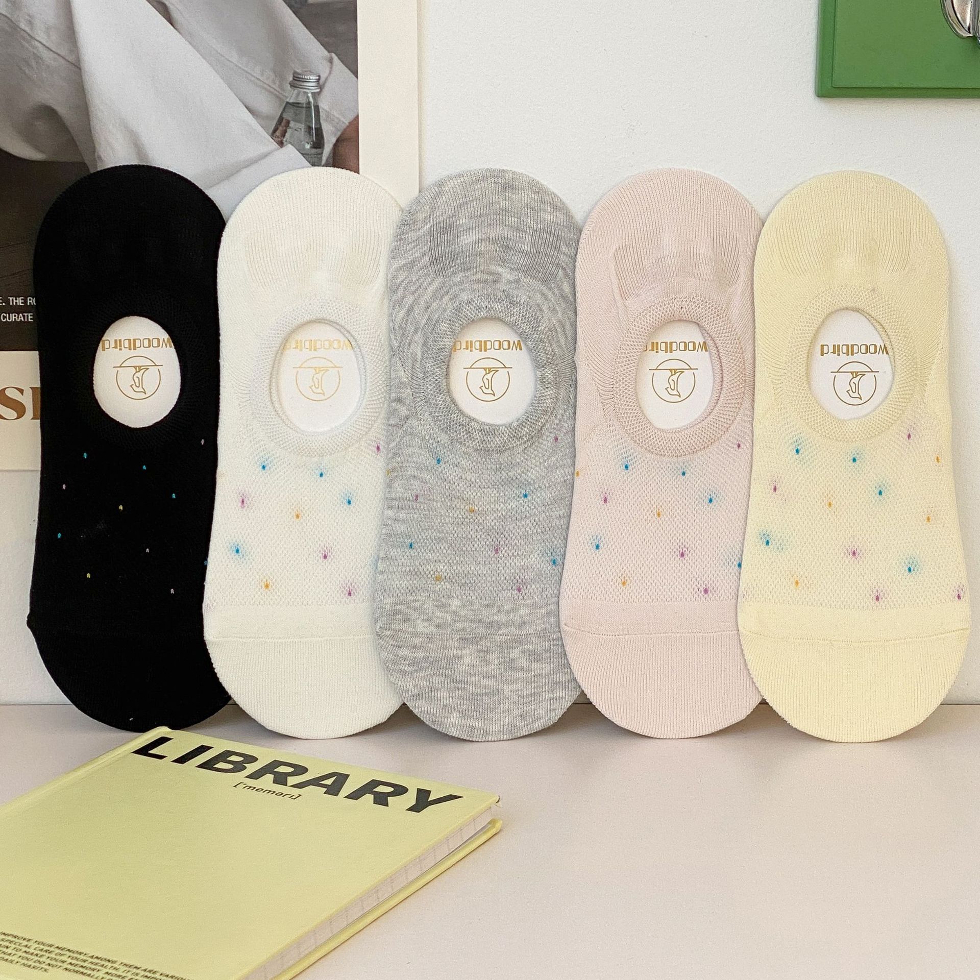 ถุงเท้าไม่มีขอบสตรี