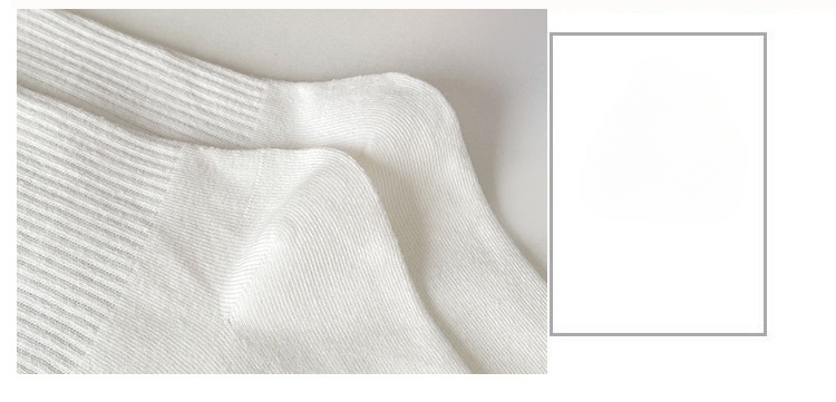 Meias de Algodão Bordadas Cano Médio