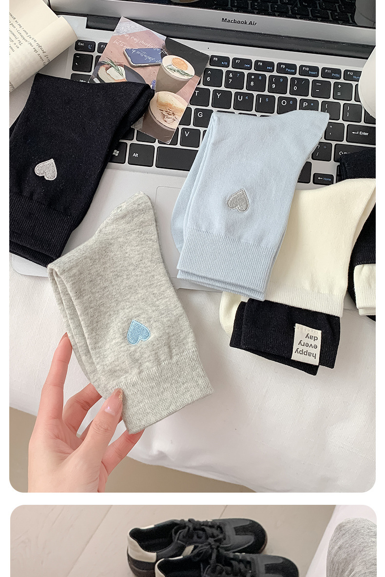 Meias Tornozelo com Coração Bordado