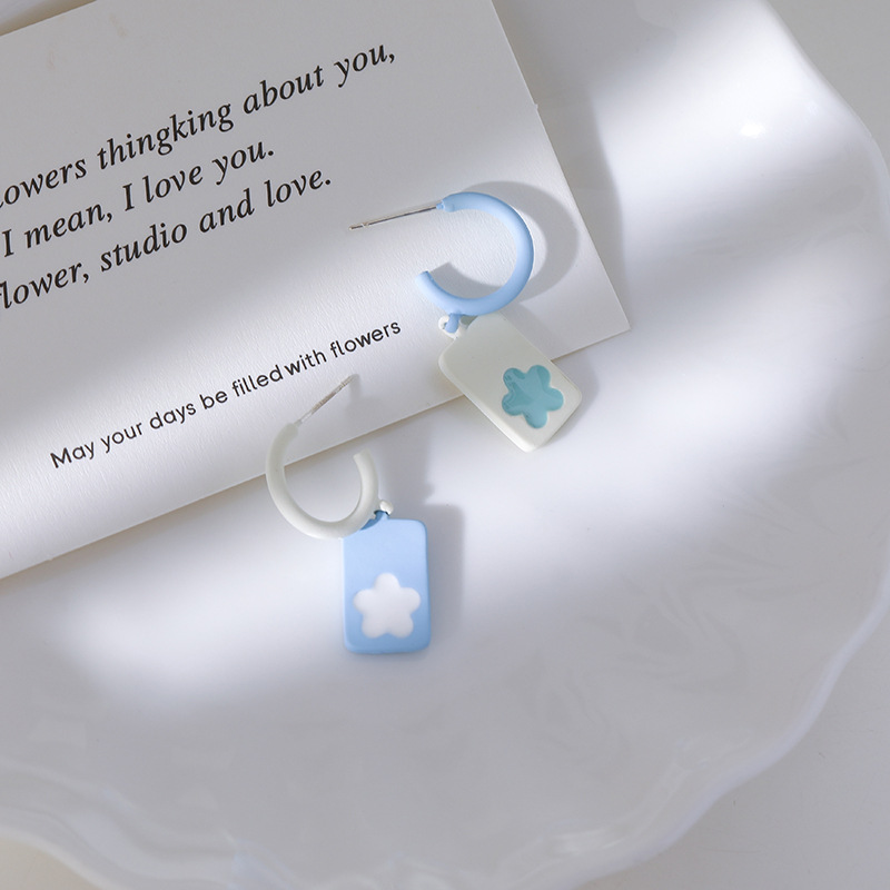 أقراط زهرية