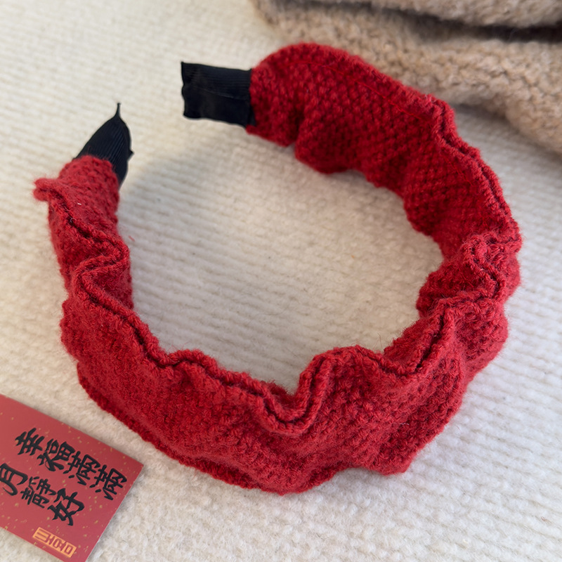 Stickat volanghårband