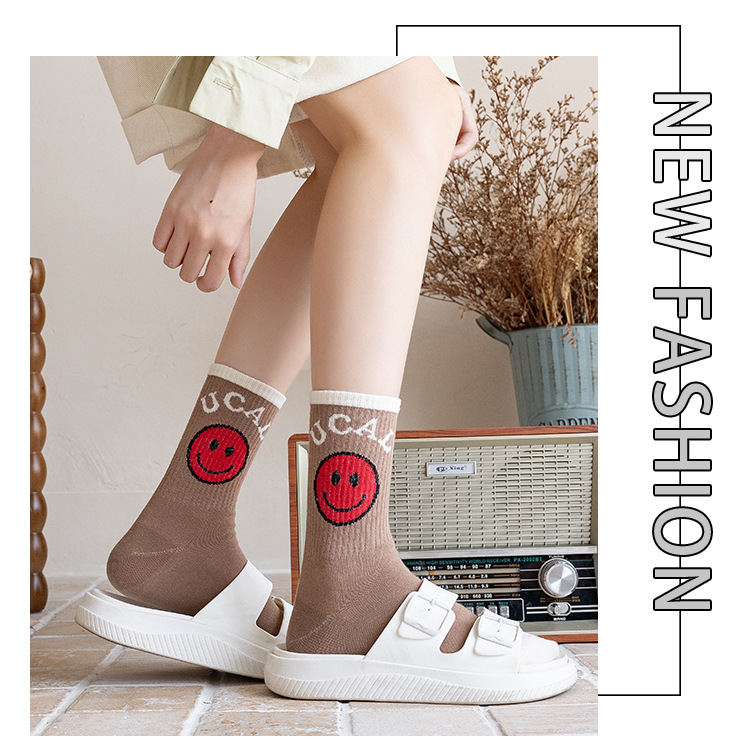 Meias Mid-Calf com Carinhas Sorridentes