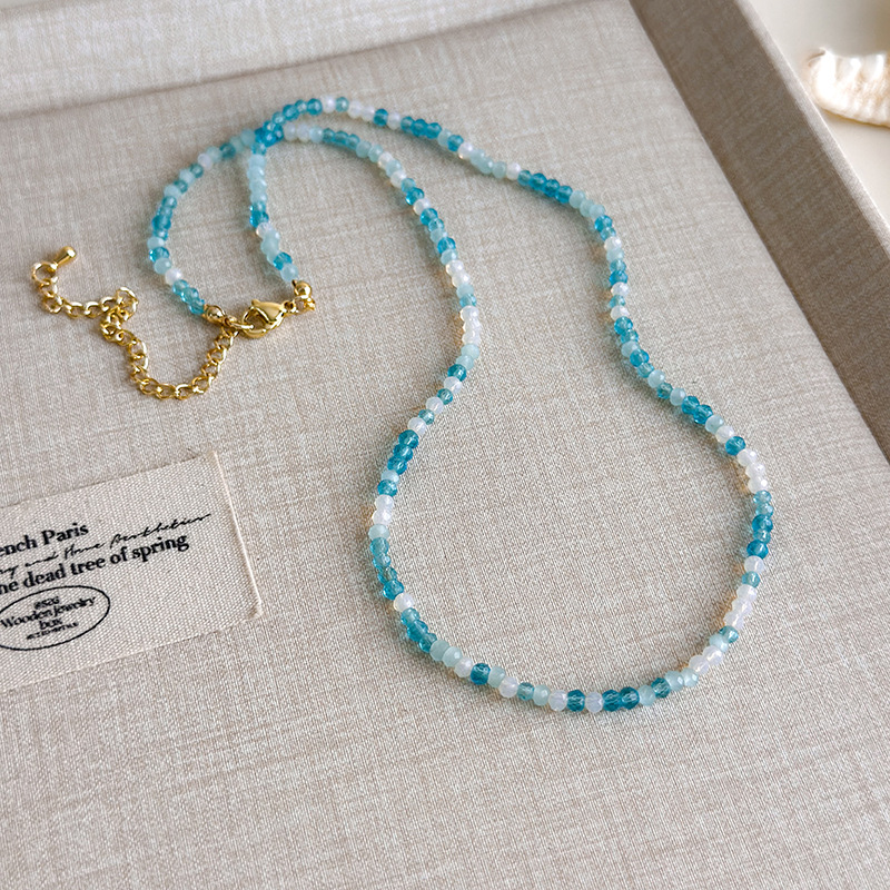 Блакитне намисто з мушлями та намистинами