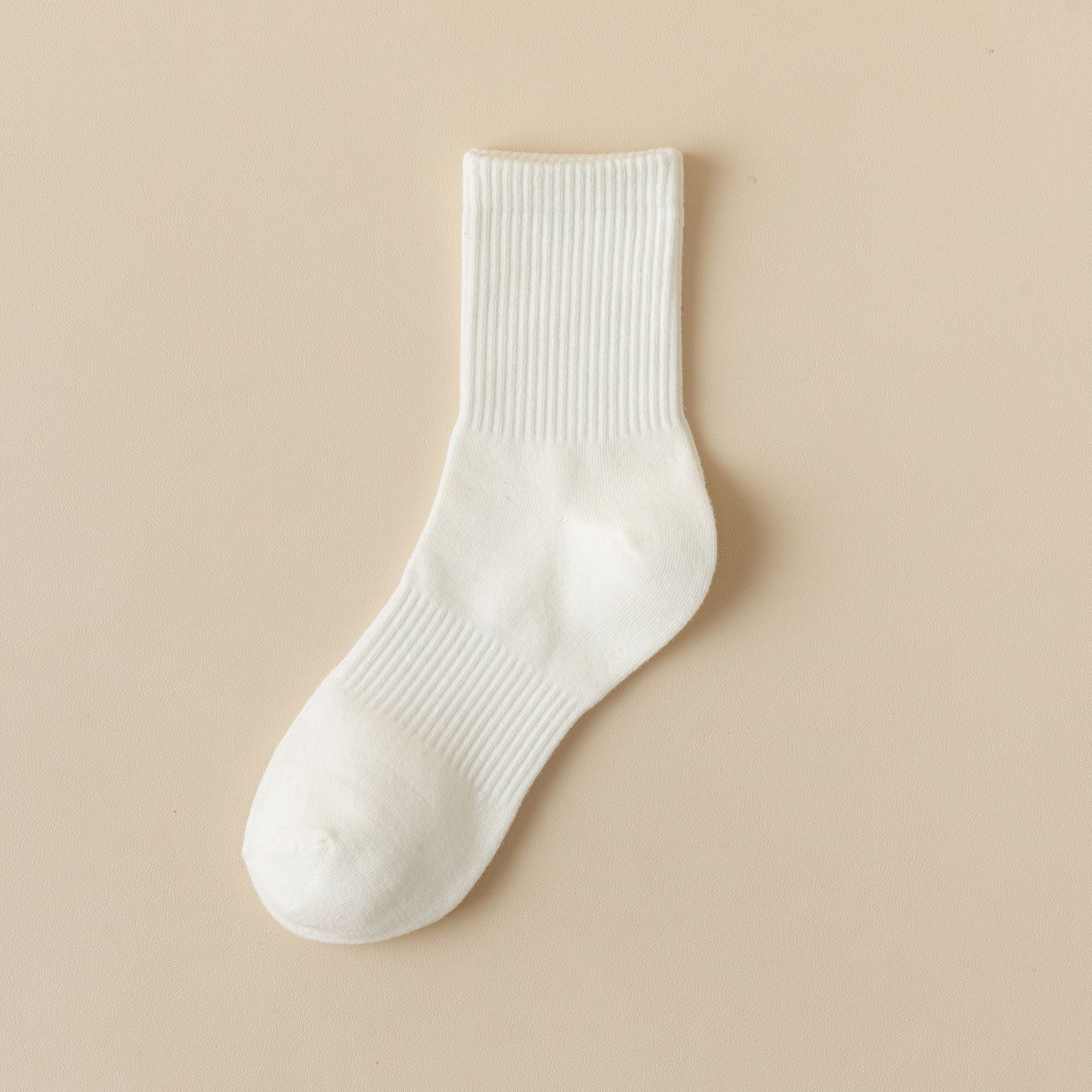 ถุงเท้ากีฬา Mid-Calf สีทึบ