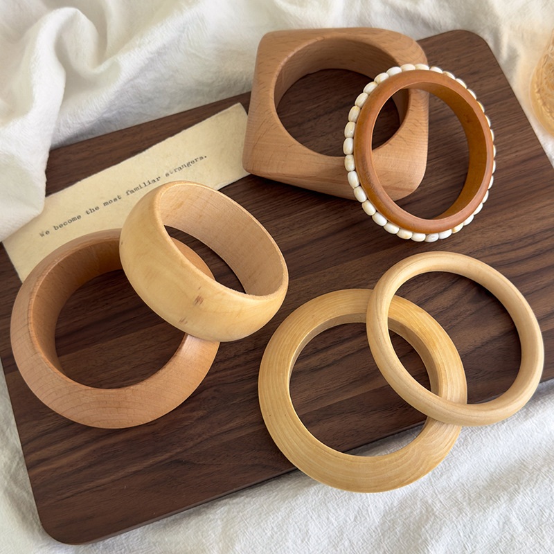 Geometriskt Träarmband med Stjärnmotiv