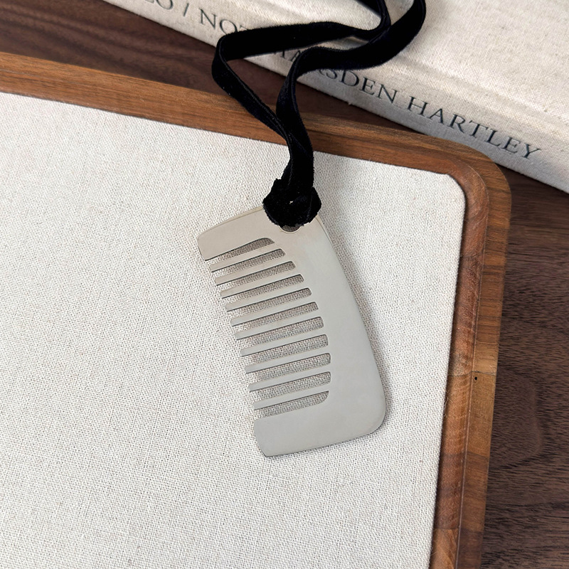 Намисто з кулоном-гребінцем