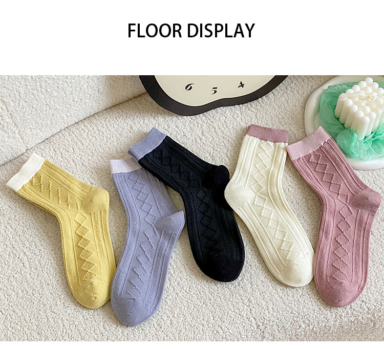 Meias Mid-Calf Argyle com Color-Blocking