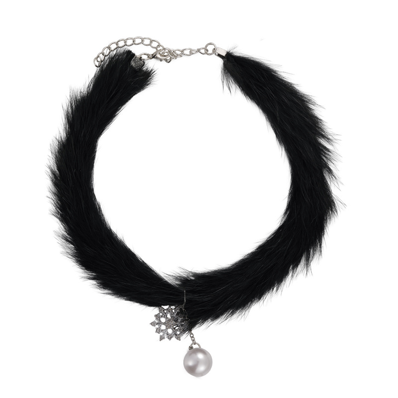 Намисто з лисячим хутром та перлинами