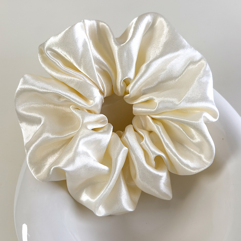 クリームサテンスクランチー