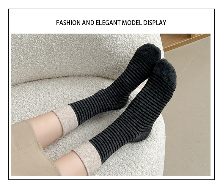 Meias Mid-Calf com Bloco de Cor