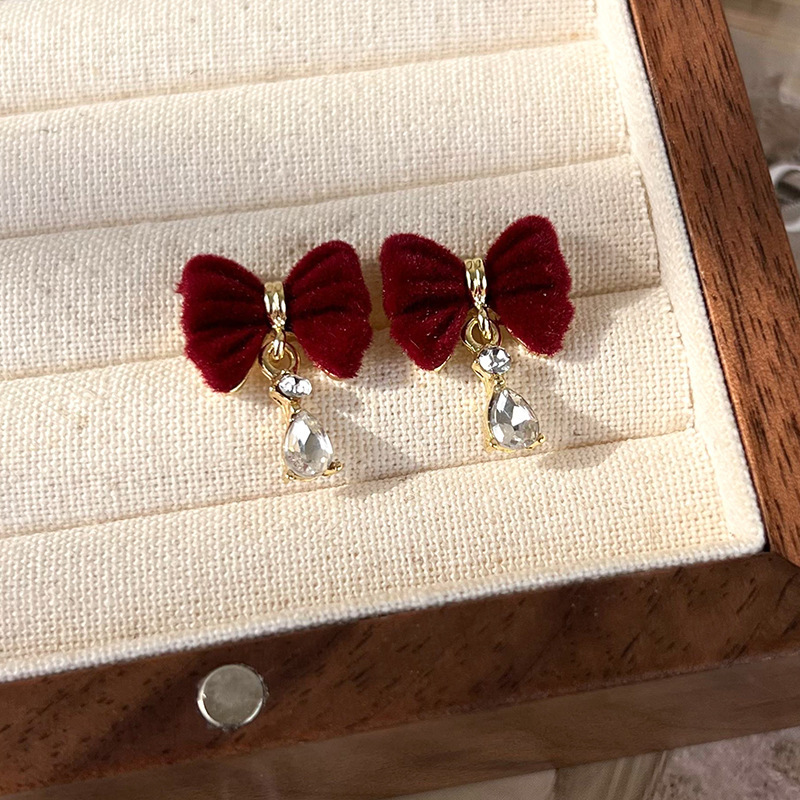 Burgu Flok Çiçekli Küpeler