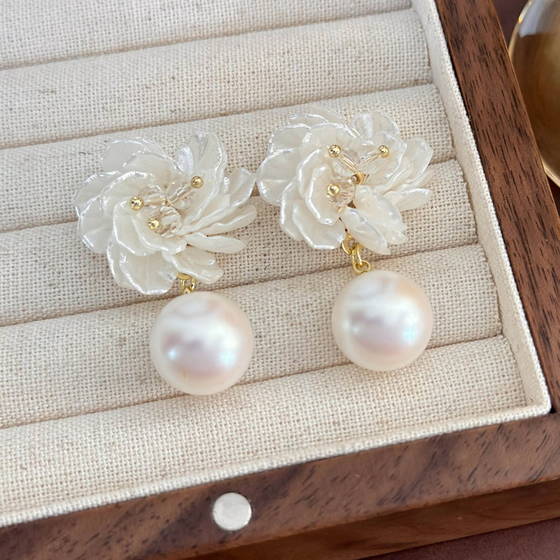 Orecchini con Pendenti a Petali Perlati Strass